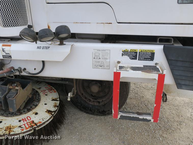 image for item DE3831 2009 Allianz Johnston MX450 sweeper