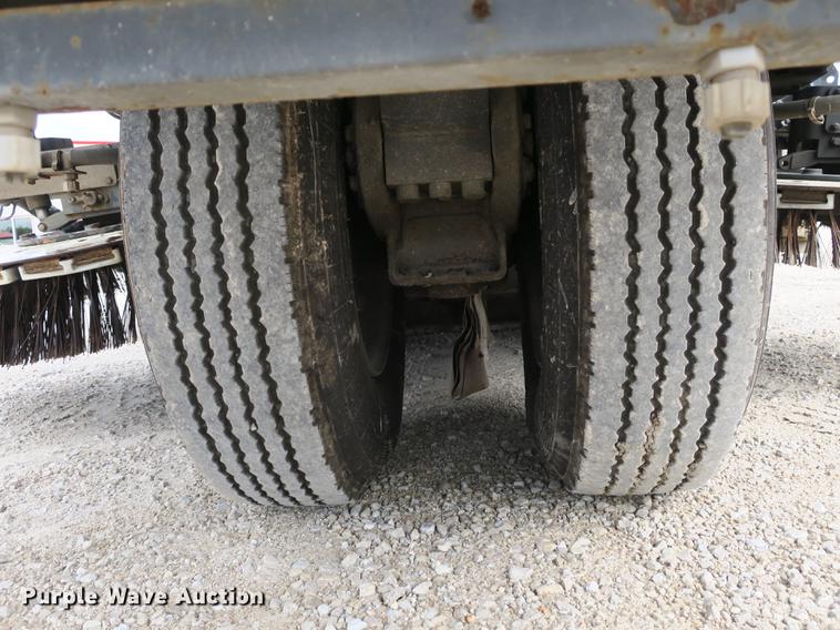 image for item DE3831 2009 Allianz Johnston MX450 sweeper