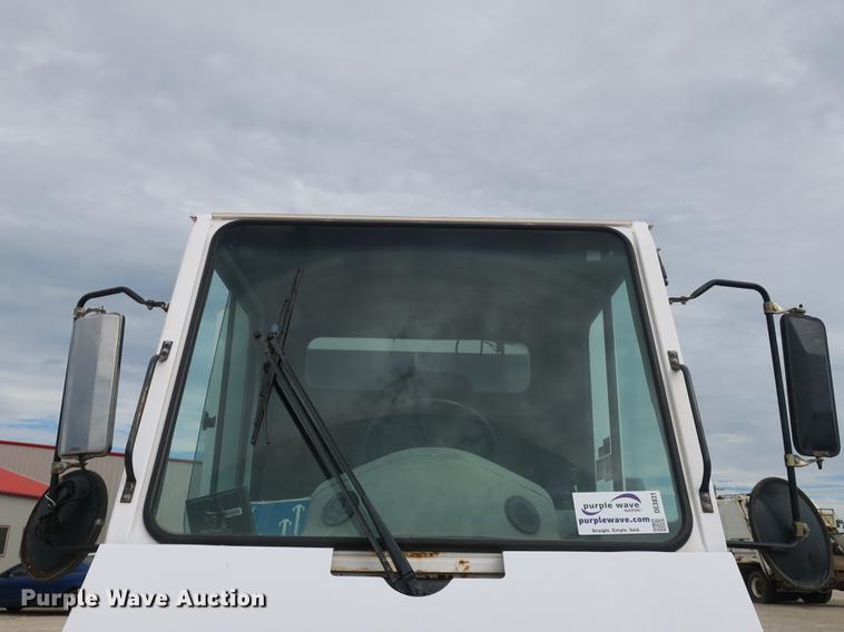 image for item DE3831 2009 Allianz Johnston MX450 sweeper