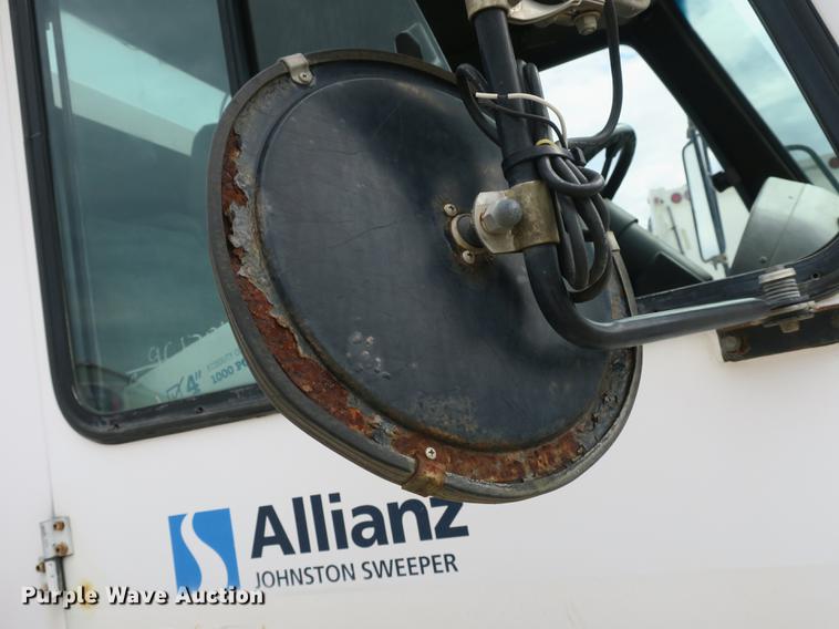 image for item DE3831 2009 Allianz Johnston MX450 sweeper