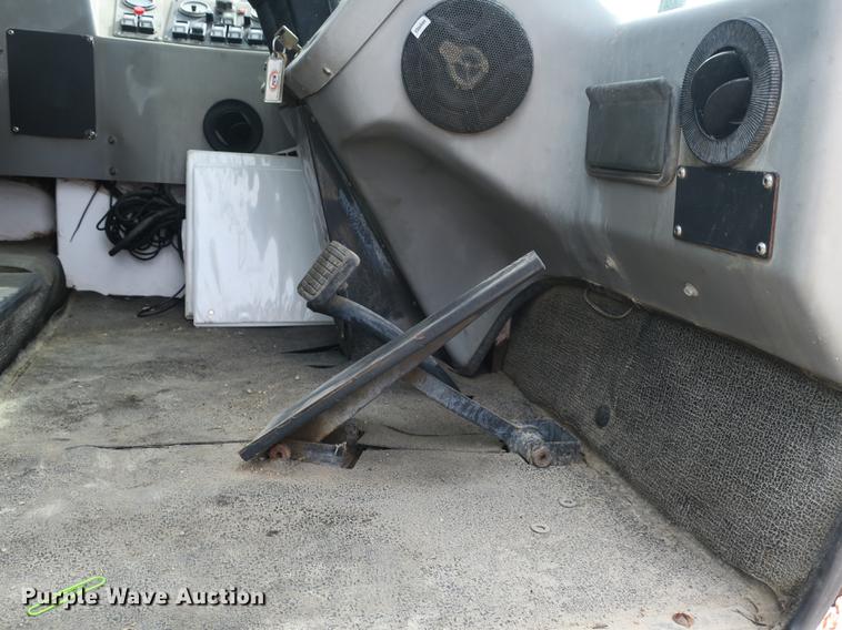 image for item DE3831 2009 Allianz Johnston MX450 sweeper