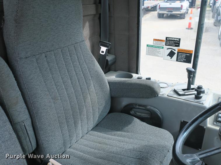 image for item DE3831 2009 Allianz Johnston MX450 sweeper