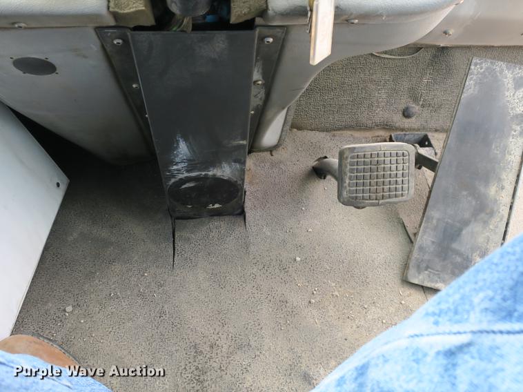 image for item DE3831 2009 Allianz Johnston MX450 sweeper