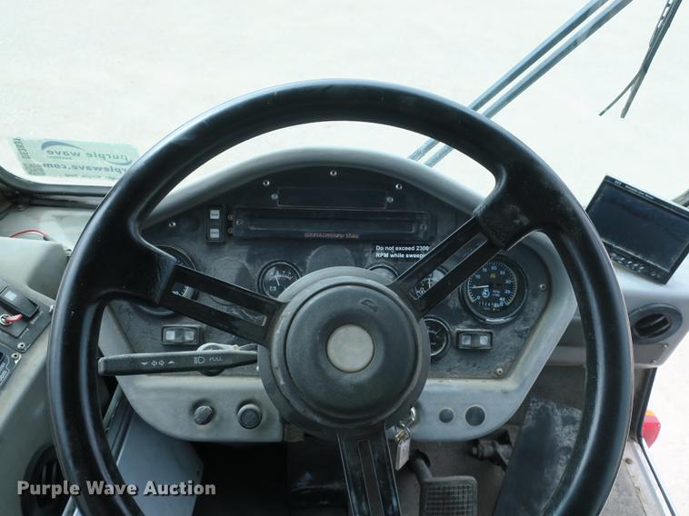 image for item DE3831 2009 Allianz Johnston MX450 sweeper