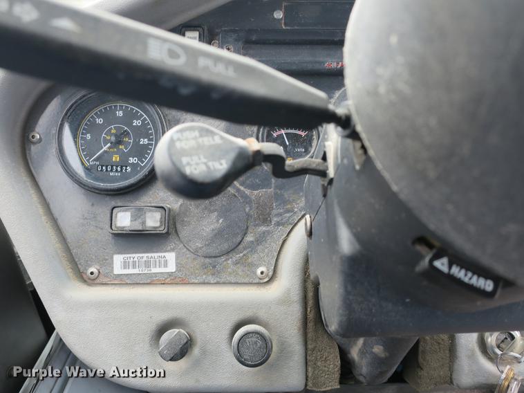 image for item DE3831 2009 Allianz Johnston MX450 sweeper