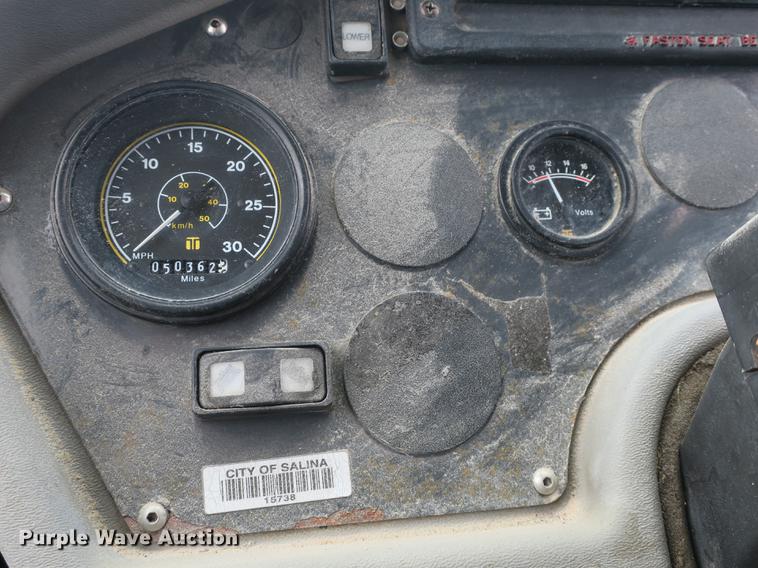 image for item DE3831 2009 Allianz Johnston MX450 sweeper