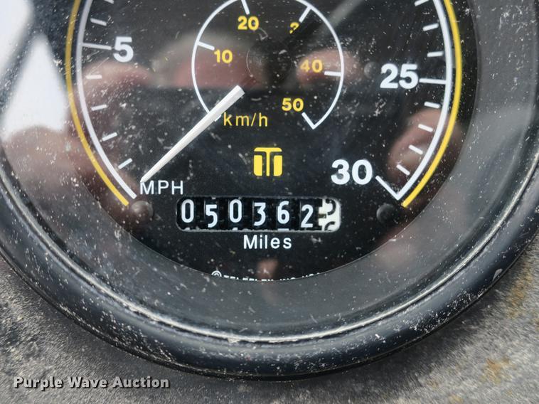 image for item DE3831 2009 Allianz Johnston MX450 sweeper