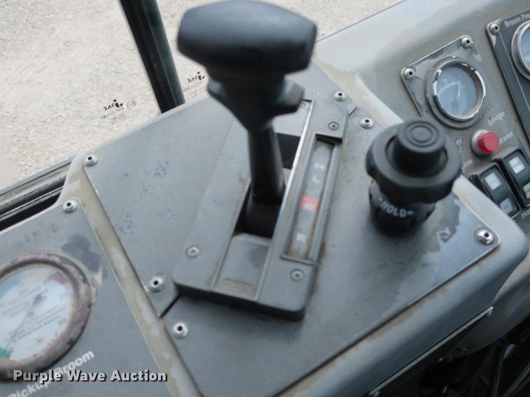 image for item DE3831 2009 Allianz Johnston MX450 sweeper