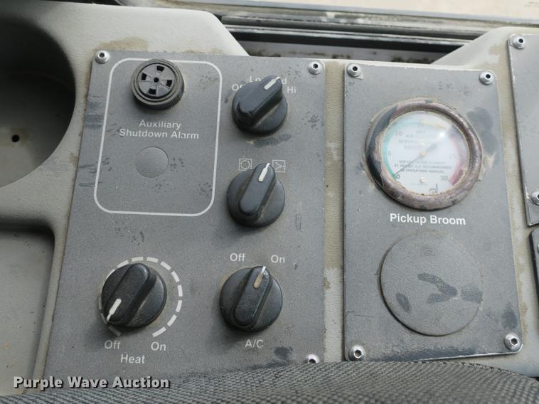 image for item DE3831 2009 Allianz Johnston MX450 sweeper