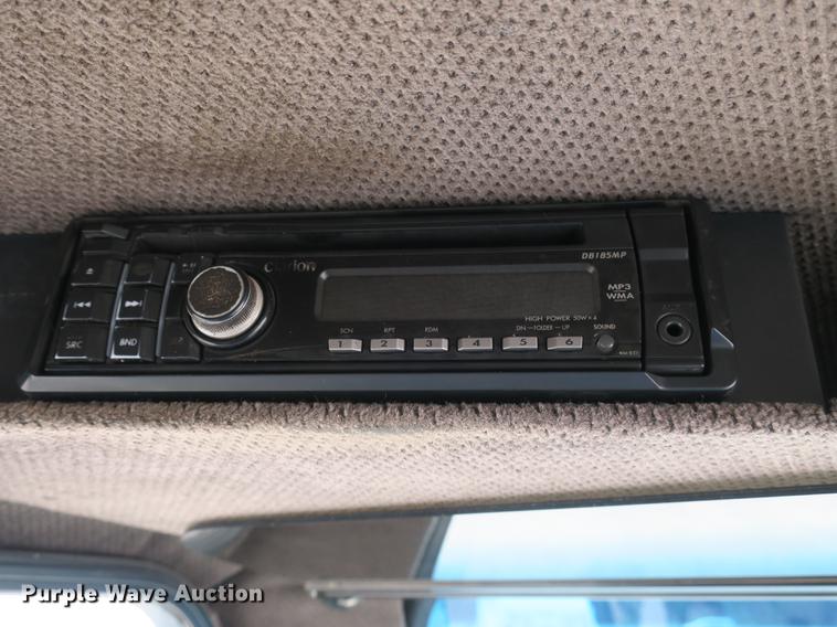 image for item DE3831 2009 Allianz Johnston MX450 sweeper