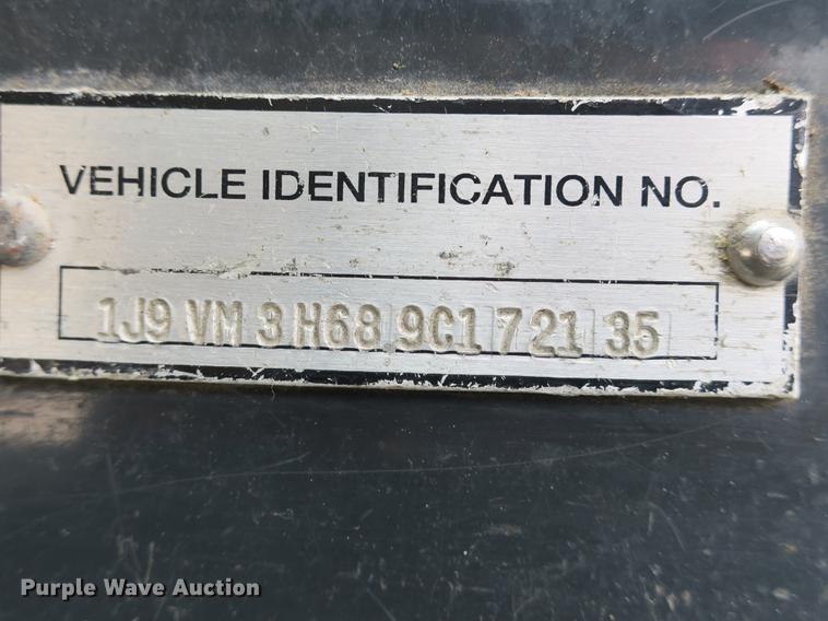 image for item DE3831 2009 Allianz Johnston MX450 sweeper