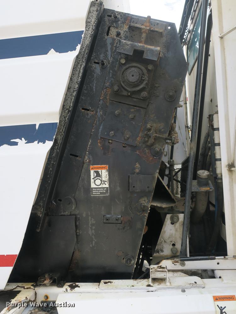 image for item DE3831 2009 Allianz Johnston MX450 sweeper