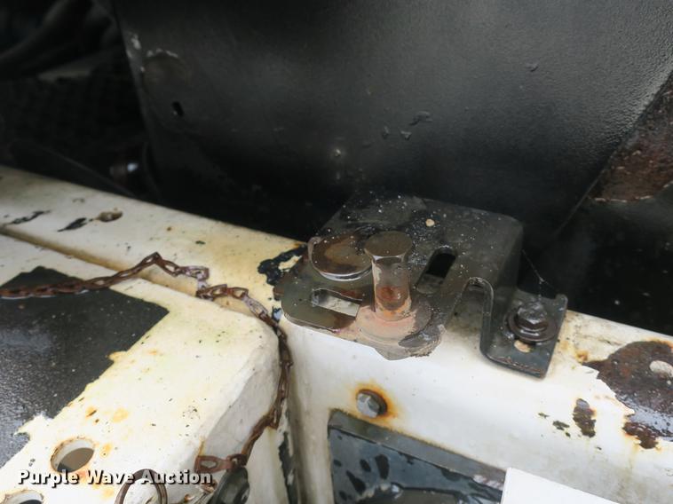 image for item DE3831 2009 Allianz Johnston MX450 sweeper