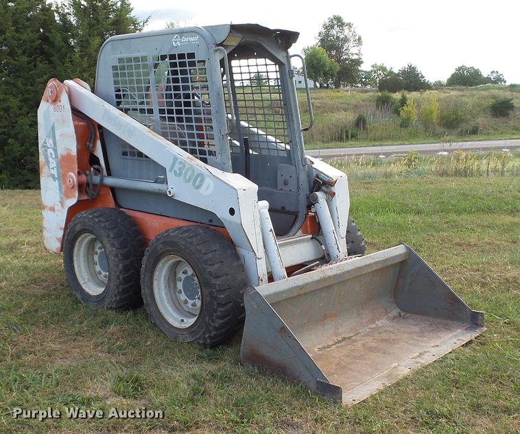 image for item DE4857 1999 Scat Trak 1300D skid steer