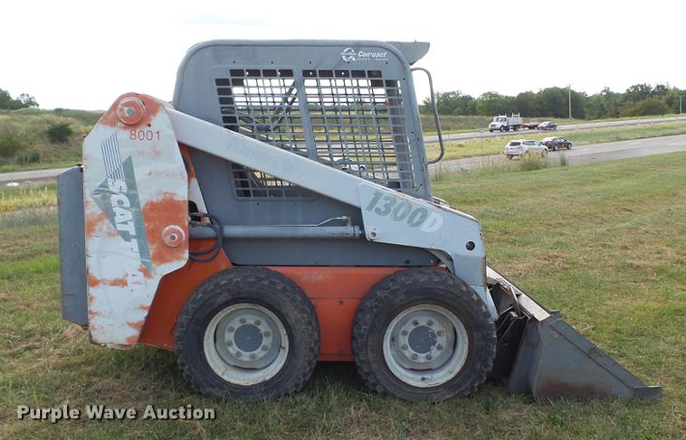 image for item DE4857 1999 Scat Trak 1300D skid steer