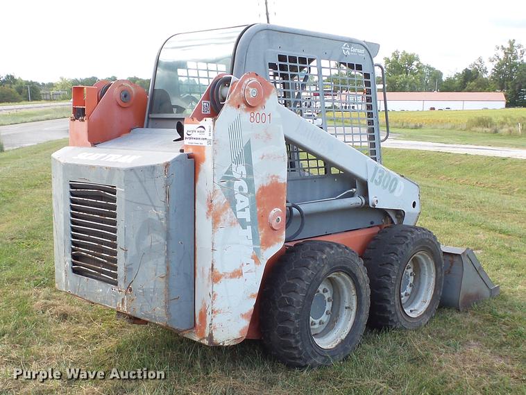 image for item DE4857 1999 Scat Trak 1300D skid steer