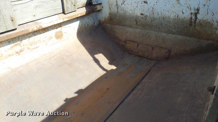 image for item DE4888 2008 GMC C8500 dump truck