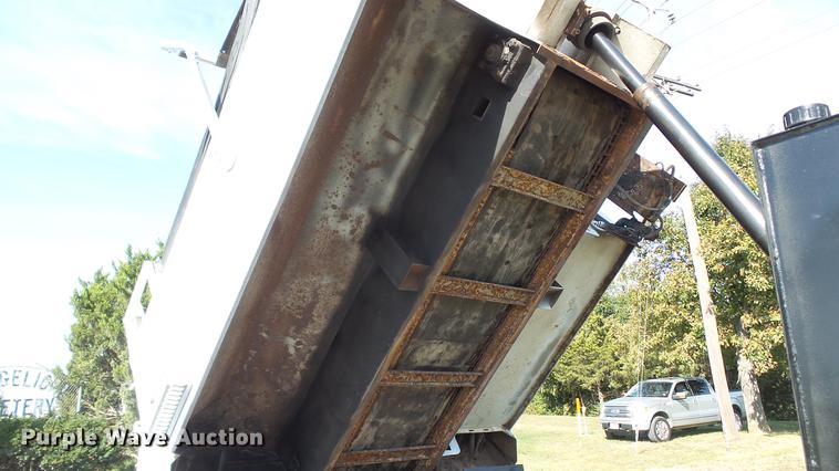 image for item DE4888 2008 GMC C8500 dump truck