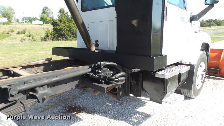 image for item DE4888 2008 GMC C8500 dump truck