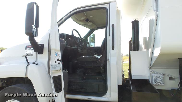 image for item DE4888 2008 GMC C8500 dump truck