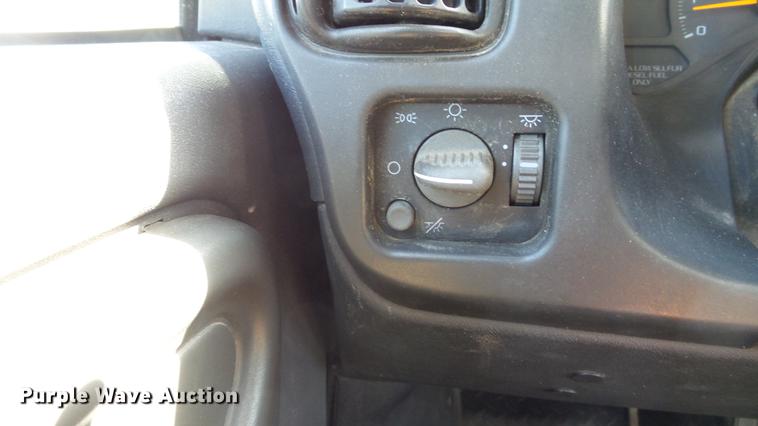 image for item DE4888 2008 GMC C8500 dump truck