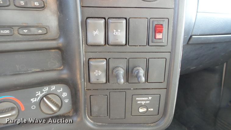 image for item DE4888 2008 GMC C8500 dump truck