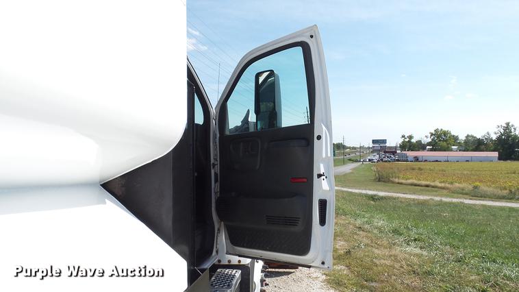 image for item DE4888 2008 GMC C8500 dump truck