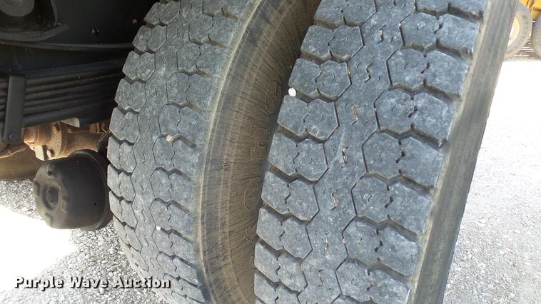 image for item DE4888 2008 GMC C8500 dump truck