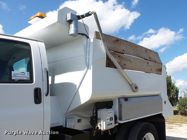 image for item DE4892 2008 GMC C8500 dump truck