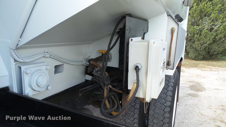 image for item DE4892 2008 GMC C8500 dump truck