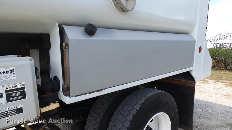 image for item DE4892 2008 GMC C8500 dump truck