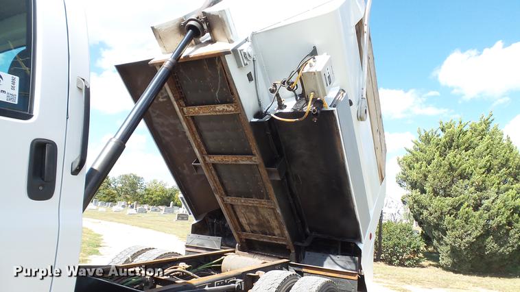 image for item DE4892 2008 GMC C8500 dump truck