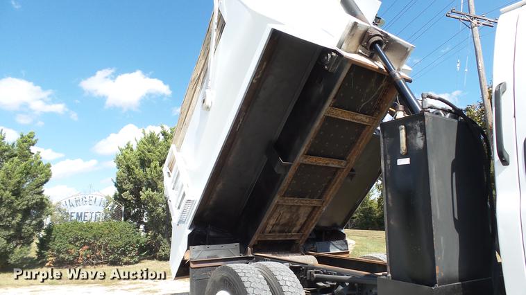 image for item DE4892 2008 GMC C8500 dump truck