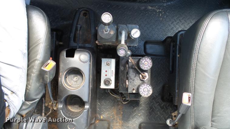 image for item DE4892 2008 GMC C8500 dump truck