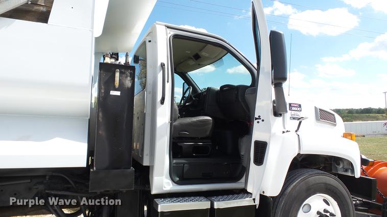 image for item DE4892 2008 GMC C8500 dump truck