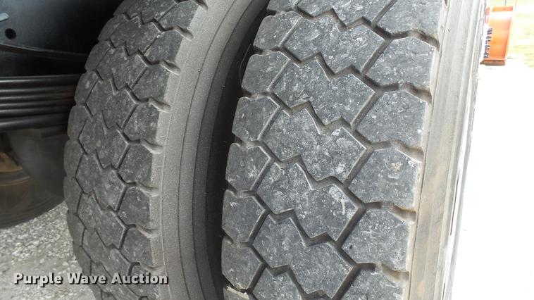 image for item DE4892 2008 GMC C8500 dump truck