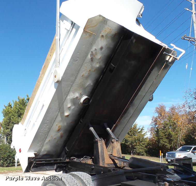 image for item DE4935 2008 Chevrolet C8500 dump truck