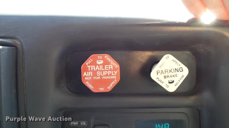 image for item DE4935 2008 Chevrolet C8500 dump truck