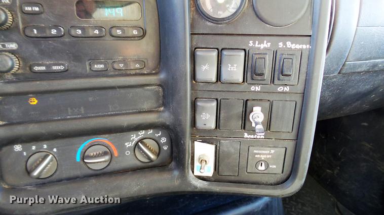 image for item DE4935 2008 Chevrolet C8500 dump truck