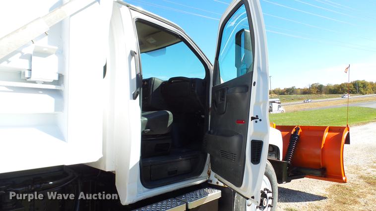 image for item DE4935 2008 Chevrolet C8500 dump truck