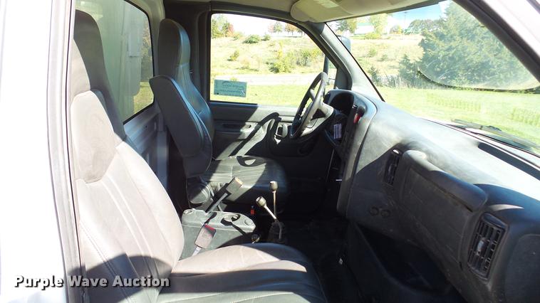 image for item DE4935 2008 Chevrolet C8500 dump truck