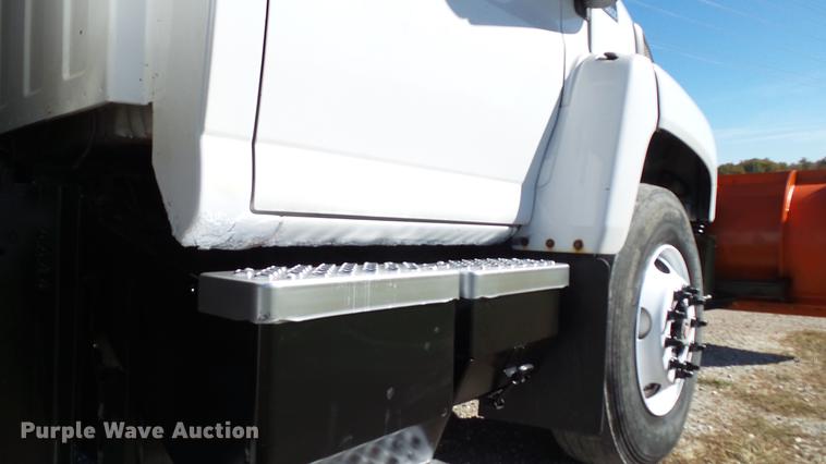 image for item DE4935 2008 Chevrolet C8500 dump truck