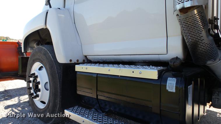 image for item DE4935 2008 Chevrolet C8500 dump truck