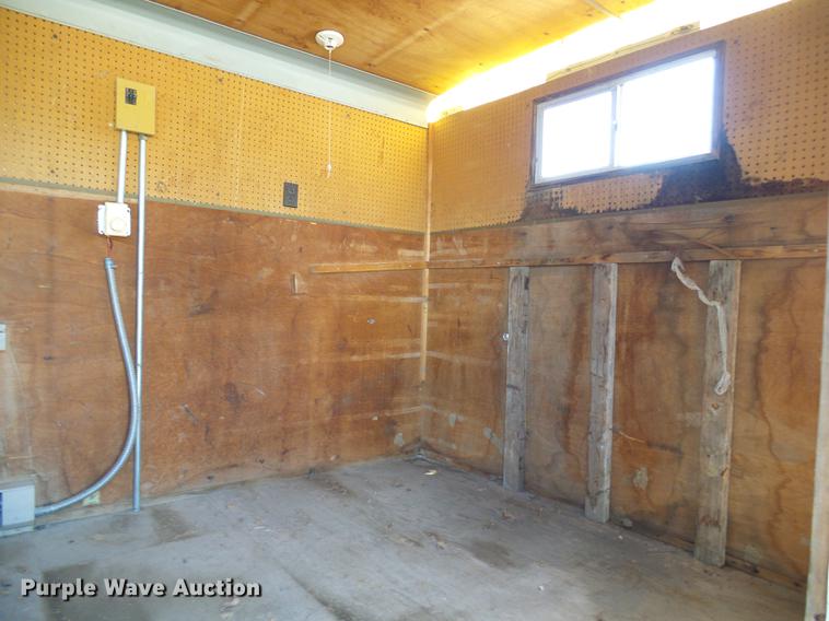 image for item DE5276 1987 Wells Cargo WW1611 office trailer