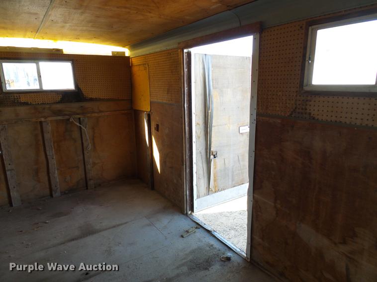 image for item DE5276 1987 Wells Cargo WW1611 office trailer