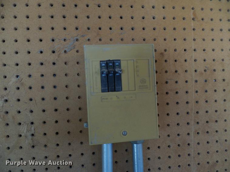 image for item DE5276 1987 Wells Cargo WW1611 office trailer