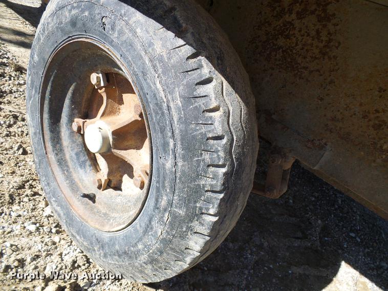 image for item DE5276 1987 Wells Cargo WW1611 office trailer