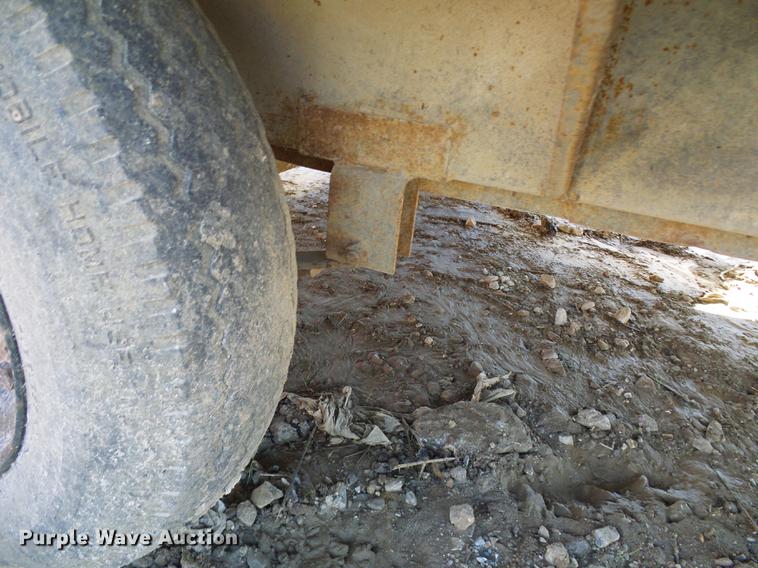 image for item DE5279 1993 Wells Cargo WW1611 enclosed cargo trailer