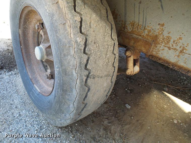 image for item DE5279 1993 Wells Cargo WW1611 enclosed cargo trailer