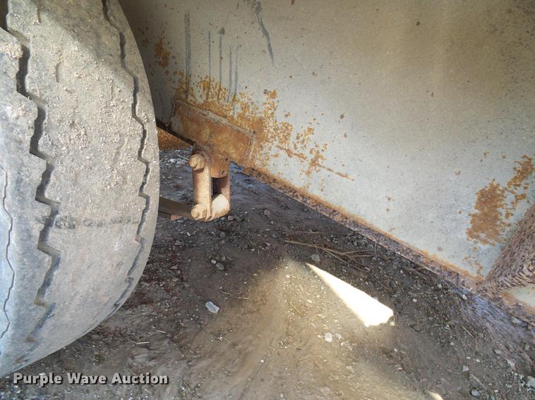 image for item DE5279 1993 Wells Cargo WW1611 enclosed cargo trailer